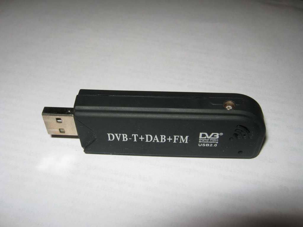 Dongle USB TDT RTL2832U RT820. Fuente: WikiPedia.